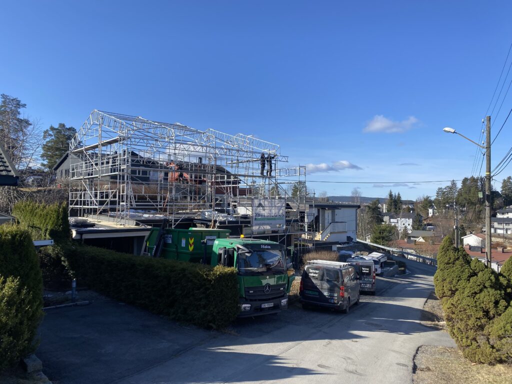 Byggeplass for prosjekt med rehabilitering av hus.